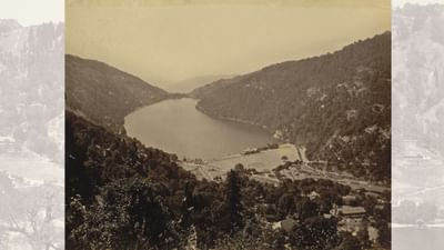 ભારતીય પુરાણોમાં પણ નૈનિતાલનો ઉલ્લેખ જોવા મળે છે. કહેવાય છે કે સ્કંધ પુરાણના માનખંડમાં આ તળાવનું વર્ણન “ત્રિ-ઋષિ-સરોવર” તરીકે કરવામાં આવ્યું છે. માન્યતા મુજબ અત્રિ, પુલસ્ત્ય અને પુલાહ નામના ત્રણ ઋષિઓ અહીં આવ્યા હતા. અહીં પાણી ન હોવાથી તેમણે એક મોટો ખાડો ખોદ્યો અને તેને તિબેટમાં આવેલા પવિત્ર માન સરોવરથી લાવવામાં આવેલા જળથી ભર્યો. લોક માન્યતા મુજબ નૈનિતાલના તળાવમાં સ્નાન કરવું  તે માન સરોવરમાં સ્નાન કરવાના સમાન પુણ્ય ફળ આપે છે. (Credits: - Wikipedia)