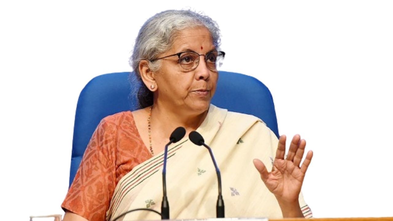 સીતારમણે જણાવ્યું હતું કે GST સુધારાથી અર્થતંત્રમાં ₹2 લાખ કરોડનો ઉમેરો થશે, જેનાથી લોકોના હાથમાં વધુ રોકડ આવશે. ઓછામાં ઓછા 375 ઉત્પાદનો પર કર ઘટાડવામાં આવ્યો છે, પરંતુ કેટલાક લોકો વિચારી રહ્યા હશે કે આ નવા GST સુધારાથી પેટ્રોલ, ડીઝલ અને દારૂના ભાવ પર શું અસર થશે. ચાલો આ સમજવાનો પ્રયાસ કરીએ...