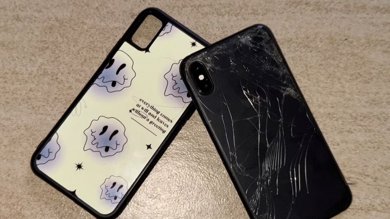 પ્રીમિયમ સ્માર્ટફોનની સાચી સુંદરતા ઘણીવાર કવરની નીચે છુપાયેલી હોય છે, જે તેમના દેખાવ અને એક્સપેરિયન્સ ઘટાડે છે.