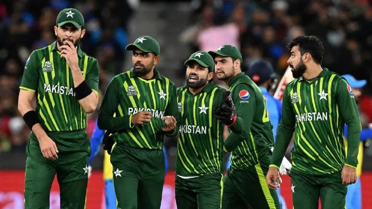 ખાસ કરીને પાકિસ્તાન માટે, કારણ કે જો તે આ મેચ હારી જાય છે, તો ટુર્નામેન્ટમાંથી બહાર થવાનું જોખમ પણ વધી જશે. ઓમાન સામેની પહેલી મેચમાં 93 રનની શાનદાર જીત બાદ, પાકિસ્તાને પોઈન્ટ ટેબલમાં મજબૂત શરૂઆત કરી હતી, પરંતુ હવે તેની ખરી કસોટી થવાની છે.