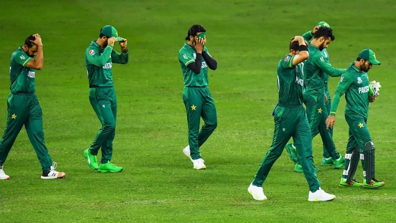 દક્ષિણ આફ્રિકાએ ઈંગ્લેન્ડ સામેની ODI શ્રેણીમાં શાનદાર પ્રદર્શન કર્યું અને રેન્કિંગમાં એક સ્થાનનો કૂદકો મારીને પાંચમા સ્થાને પહોંચી ગયું. જેના કારણે પાકિસ્તાનને નુકસાન થયું છે. પાકિસ્તાન એક સ્થાન ગુમાવીને હવે છઠ્ઠા સ્થાને સરકી ગયું છે.