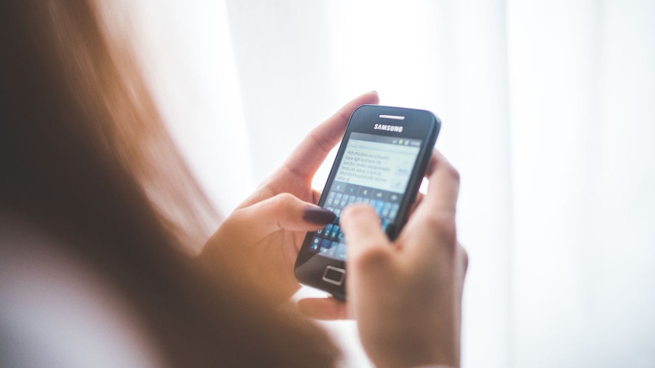 ચાલો જાણીએ કે વધુ પડતી ગરમી તમારા ફોનને કેવી રીતે નુકસાન પહોંચાડી શકે છે.