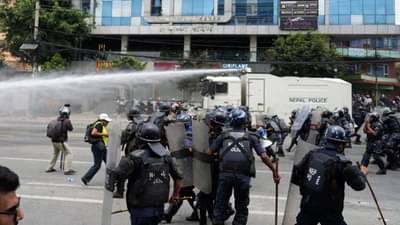 નેપાળમાં હિંસક બન્યું આંદોલન, 20ના મોત 250 ઘાયલ, આગચંપી અને ગોળીબાર, કાઠમંડુમાં કર્ફ્યુ, ગૃહપ્રધાને આપ્યુ રાજીનામું