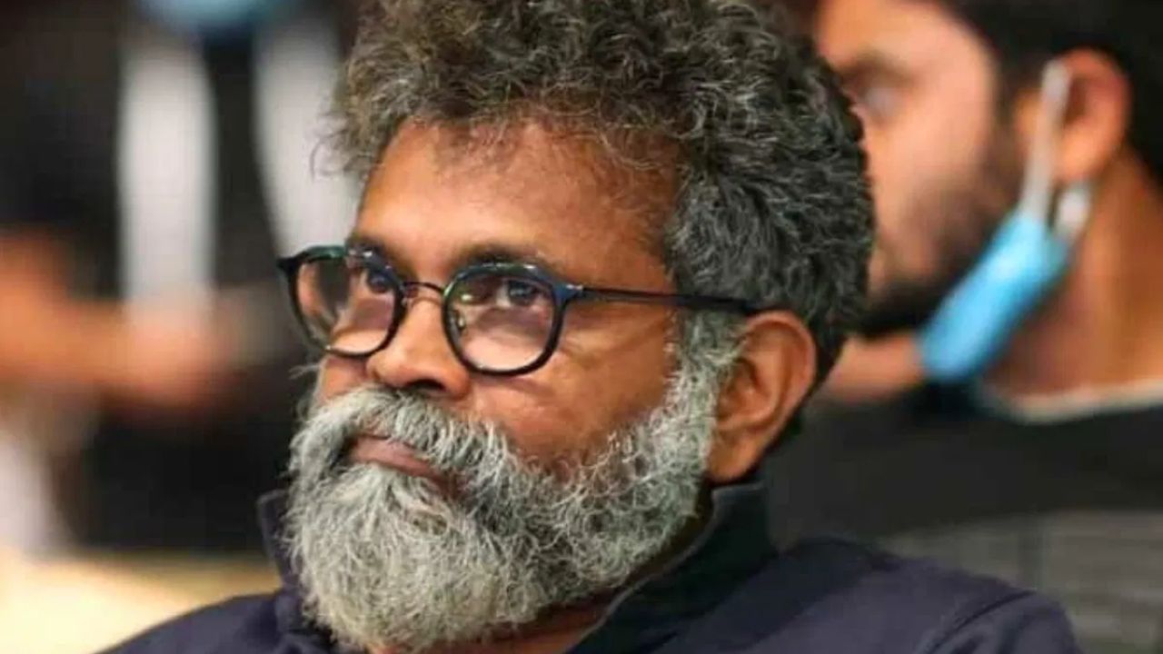 આનો જવાબ આપતા સુકુમારે કહ્યું, અલબત્ત, અમે 'પુષ્પા 3' બનાવી રહ્યા છીએ. એટલું જ નહીં, આ બ્લોકબસ્ટર ફિલ્મના ત્રીજા ભાગની ટેગલાઇન પણ જાહેર કરવામાં આવી છે, જે 'પુષ્પા': ધ રેમ્પેજ' હોઈ શકે છે.