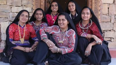 રબારી અટક ગુજરાત સહિત ભારતમાં જોવા મળતી અટક છે. રબારીએ એક પ્રાચીન ભારતીય જાતિ અથવા સમુદાયનો ઉલ્લેખ કરે છે જે મુખ્યત્વે પશુપાલનમાં રોકાયેલા છે.  આ સમુદાય વિચરતી અથવા અર્ધ-વિચરતી જીવનશૈલી જીવે છે. 