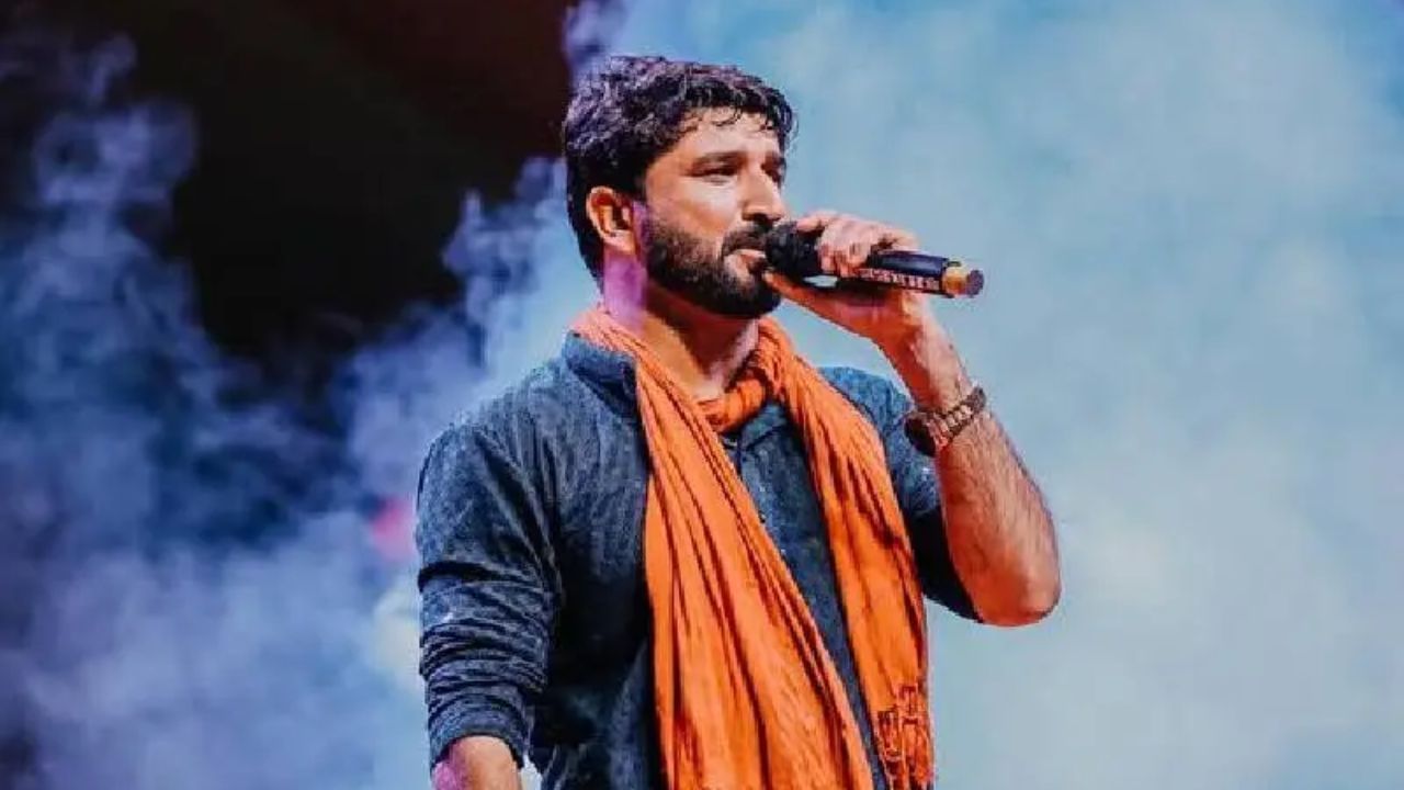 પૌરાણિક કથાઓ અનુસાર, ભગવાન શિવે રબારીના મૂળ પિતા, સમદ રબારી ને ઊંટોનું ટોળું આપીને હિમાલયથી દૂર મોકલ્યા હતા. આ લોકો પંજાબ, હરિયાણા, રાજસ્થાન, ગુજરાત, મધ્યપ્રદેશ, સિંધ અને નેપાળમાં ફેલાયેલા હતા