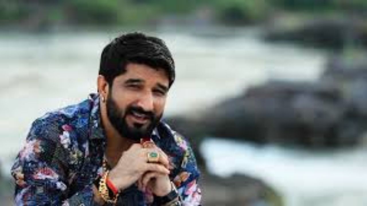 આર્ય સંસ્કૃતિ સાથેના તેમના જોડાણને કારણે, તેમનો મુખ્ય વ્યવસાય પશુપાલન હતો, જેનો ઉલ્લેખ મહાભારત કાળમાં પણ જોવા મળે છે. પ્રાચીન ગ્રંથોમાં વર્ણવવામાં આવ્યું છે કે મૂળ પુરુષની 12 પુત્રીઓના લગ્ન ક્ષત્રિય કુળોમાં થયા હતા, જેમના વંશજો રબારી બન્યા છે.