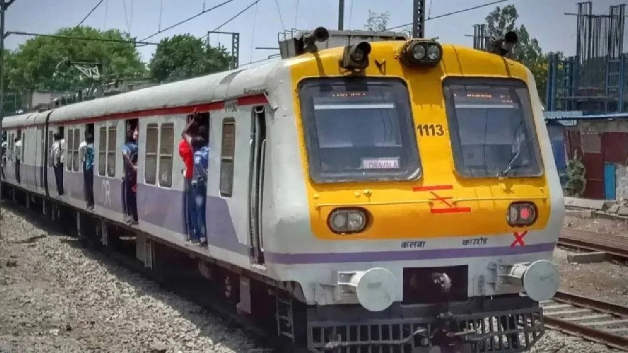 આ કરાર હેઠળ, રેલવે કર્મચારીઓને હવાઈ અકસ્માત (Air Accident) જેવા મૃત્યુના કિસ્સામાં રૂ. 1.6 કરોડનું વીમા કવર મળશે. આ સાથે, RuPay ડેબિટ કાર્ડ પર રૂ. 1 કરોડ સુધીનું વધારાનું કવર પણ ઉપલબ્ધ થશે. સરળ શબ્દોમાં કહીએ તો, જો કોઈ કર્મચારી મુસાફરી દરમિયાન હવાઈ અકસ્માતનો ભોગ બને છે, તો તેના પરિવારને રૂ. 2.6 કરોડ સુધીનું વીમા કવર મળી શકે છે.