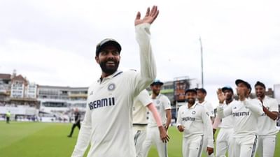 વેસ્ટ ઈન્ડિઝ સામેની બે મેચની ટેસ્ટ શ્રેણી માટે ટીમ ઈન્ડિયાની જાહેરાત કરવામાં આવી. ટીમ ઈન્ડિયાએ પાંચ ખેલાડીઓને પડતા મૂક્યા, જ્યારે મોટા સમાચાર એ છે કે આ શ્રેણી માટે એક નવા વાઈસ-કેપ્ટનની પસંદગી કરવામાં આવી. આ ખેલાડી બીજું કોઈ નહીં પણ ઓલરાઉન્ડર રવિન્દ્ર જાડેજા છે. 