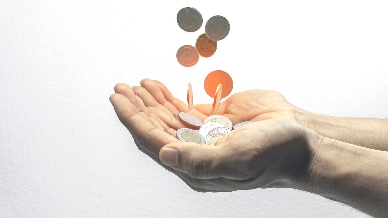 નોંધ: અહીં આપેલી માહિતી માત્ર જાણકારીના હેતુથી આપવામાં આવી છે, અત્રે એ ઉલ્લેખ કરવો જરૂરી છે કે બજારમાં રોકાણ બજારના જોખમોને આધીન છે. આથી રોકાણ કરતા પહેલા હંમેશા નિષ્ણાતની સલાહ લો.