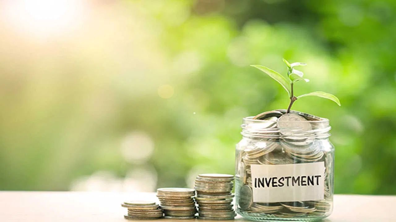 એકંદરે, કરોડપતિ બનવાનો વાસ્તવિક મંત્ર ડિસિપ્લિન, લાંબાગાળાનું પ્લાનિંગ અને યોગ્ય ઇન્વેસ્ટમેન્ટ ઓપ્શન પસંદ કરવાનો છે. તમારો પગાર ભલે ગમે તેટલો હોય પરંતુ જો તમે આયોજન સાથે રોકાણ કરો છો, તો ફાઇનાન્સિયલ ફ્રીડમ મેળવવી અશક્ય નથી.