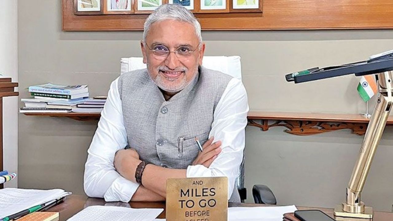 અમદાવાદની નિકોલ બેઠકના ભાજપના ધારાસભ્ય જગદીશ વિશ્વકર્માએ તેમના સોગંદનામામાં 29 કરોડ રૂપિયાથી વધુની સંપત્તિ જાહેર કરી છે. આ આંકડો તેમને અમદાવાદના સૌથી ધનિક ધારાસભ્ય બનાવે છે.