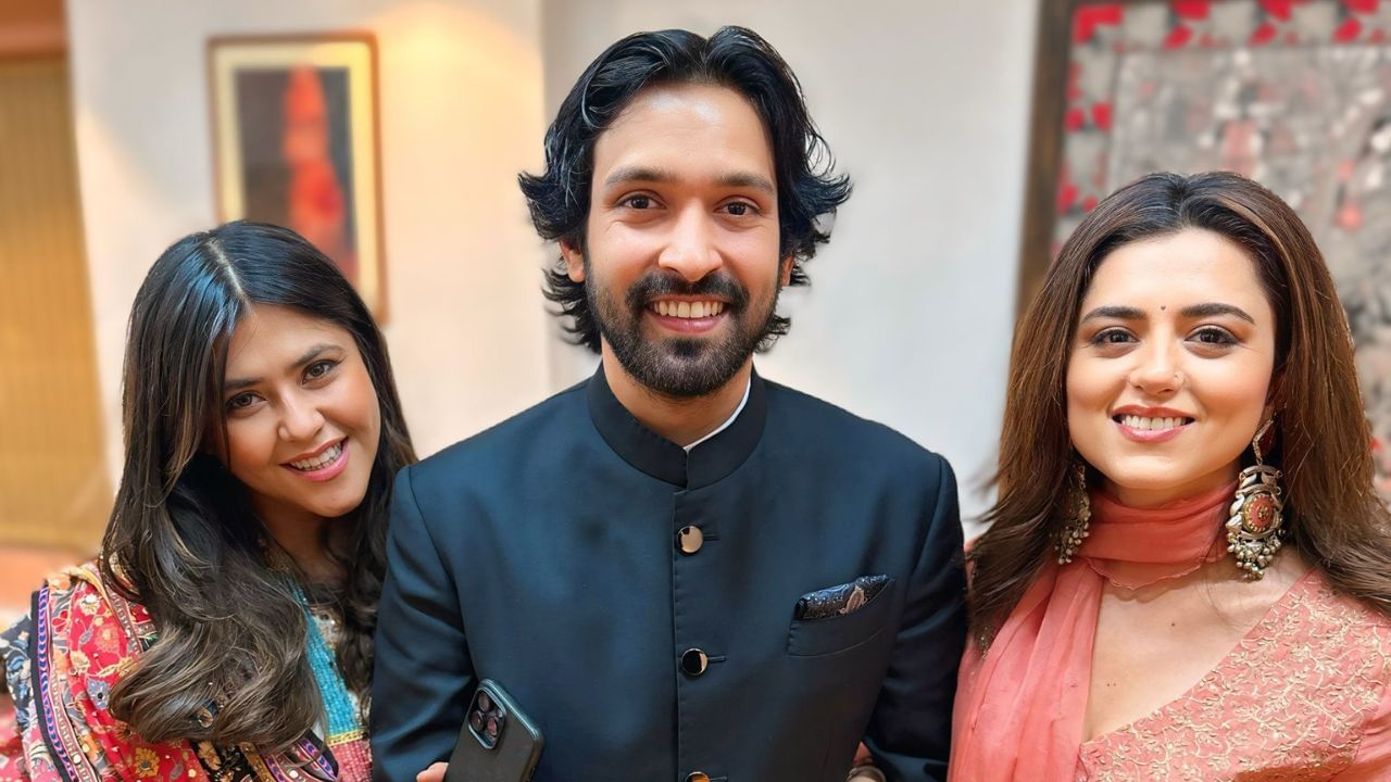 રિદ્ધી ડોગરાનો જન્મ 22 સપ્ટેમ્બર 1984ના રોજ દિલ્હીમાં થયો છે. આજે રિદ્ધી પોતાનો 41મો જન્મદિવસ મનાવી રહી છે. તેમણે સાઈકોલોજીમાંથી ગ્રેજ્યુએશનનો અભ્યાસ પૂર્ણ કર્યો છે. 