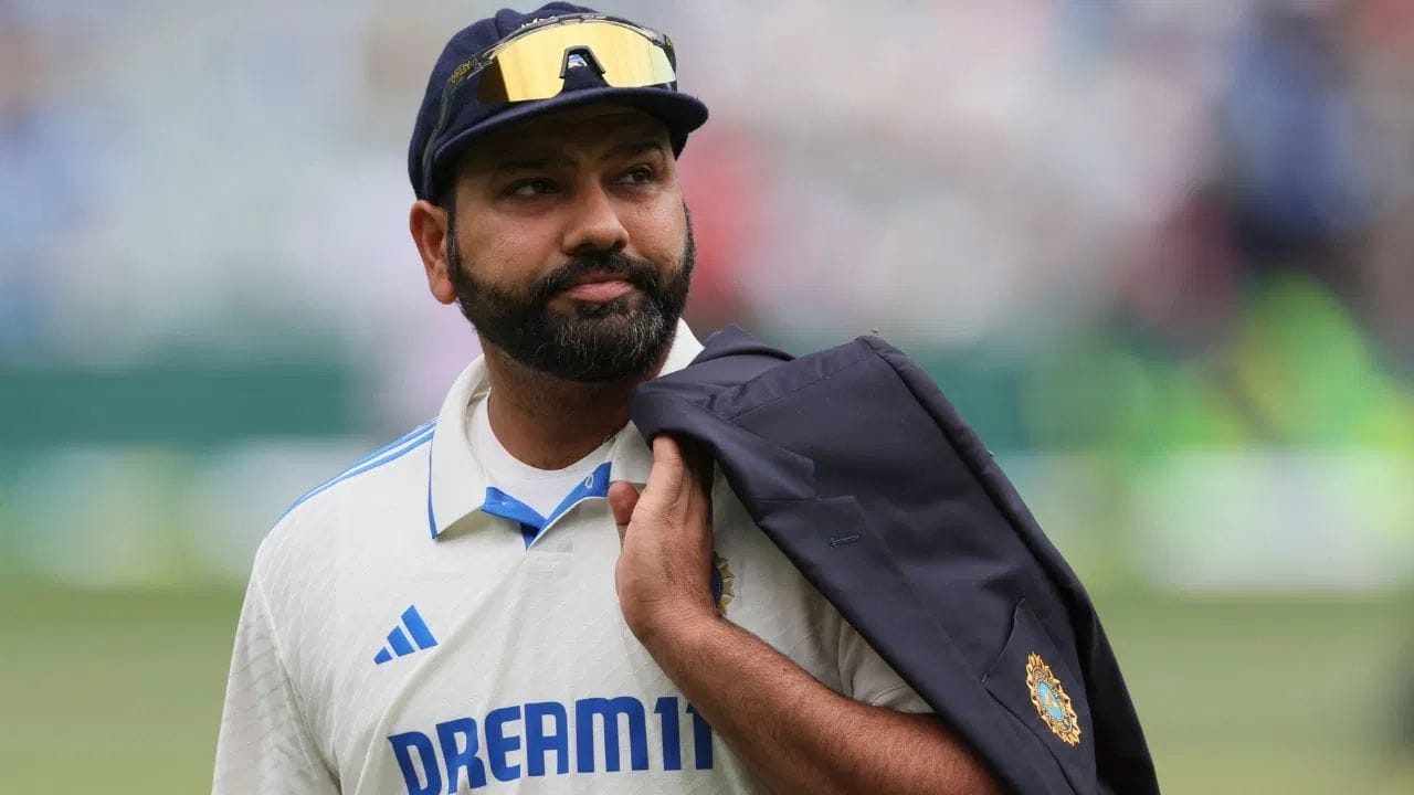 ટેસ્ટ ક્રિકેટમાંથી નિવૃત્તિ લીધા બાદથી જ રોહિત શર્માના ODI ક્રિકેટમાં ભવિષ્ય અંગે અટકળો ચાલી રહી છે. એવા દાવા કરવામાં આવી રહ્યા છે કે ઓસ્ટ્રેલિયા પ્રવાસ પર ODI શ્રેણી સાથે તેની સફરનો અંત આવી શકે છે. પરંતુ તે પ્રવાસ માટે તેની પસંદગી પહેલા, ફિટનેસનો પ્રશ્ન સતત ઉઠતો રહ્યો હતો.