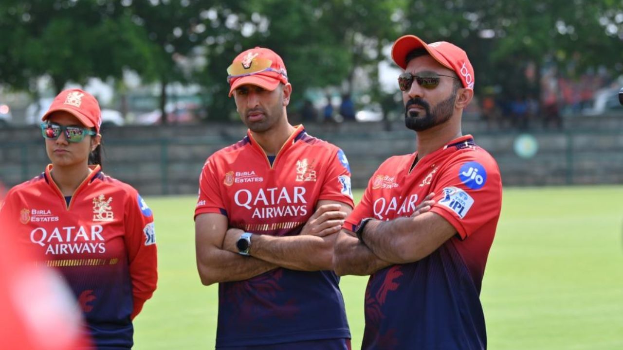 દિનેશ કાર્તિકે જૂન 2024માં ભારત માટે તમામ ફોર્મેટમાંથી નિવૃત્તિની જાહેરાત કરી હતી, પરંતુ T20 લીગમાં તેની સફર ચાલુ છે.