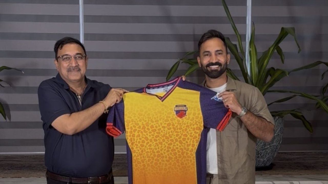 કાર્તિકને T20 ક્રિકેટમાં બહોળો અનુભવ છે. 2013માં મુંબઈ ઈન્ડિયન્સ સાથે IPL ટાઈટલ જીતનાર કાર્તિક 2007 T20 વર્લ્ડ કપ અને 2013 ICC ચેમ્પિયન્સ ટ્રોફી બંને જીતનાર ભારતીય ટીમનો સભ્ય પણ હતો.