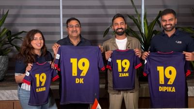 દુબઈમાં રમાનારી ILT20 લીગની ચોથી સિઝન પહેલા શારજાહ વોરિયર્સે દિનેશ કાર્તિક સાથે કરાર કર્યો છે જે IPL 2025 ચેમ્પિયન ટીમ RCBનો કોચ છે. આ કોચ હવે ખેલાડી તરીકે રમતો જોવા મળશે.