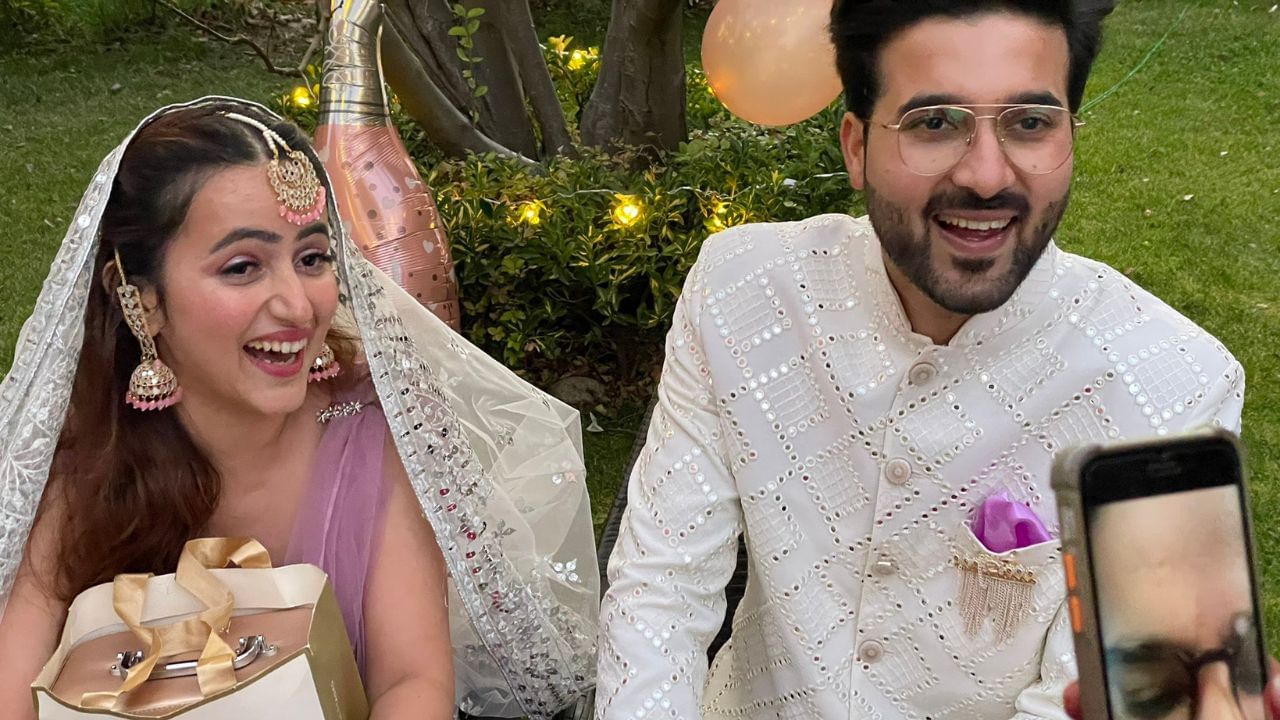 રૂબીના દિલૈક એક ભારતીય અભિનેત્રી છે જે મુખ્યત્વે હિન્દી ટેલિવિઝનમાં કામ કરે છે. ભારતમાં સૌથી વધુ કમાણી કરતી ટેલિવિઝન અભિનેત્રીઓમાંની એક તેને ITA એવોર્ડ અને ગોલ્ડ એવોર્ડ સહિત અનેક એવોર્ડ મળી ચૂક્યા છે.