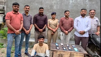 Surat : મોબાઈલ સ્નેચિંગ કરનારા 2 આરોપી ઝડપાયા, 1.21 લાખનો મુદ્દામાલ જપ્ત કરાયો, જુઓ Video Surat : મોબાઈલ સ્નેચિંગ કરનારા 2 આરોપી ઝડપાયા, 1.21 લાખનો મુદ્દામાલ જપ્ત કરાયો, જુઓ Video
