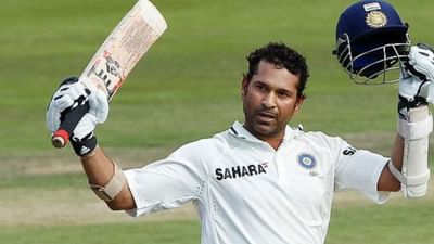 તેંડુલકર એક મરાઠી અટક છે, જે મુખ્યત્વે મહારાષ્ટ્ર રાજ્યના રાજાપુર સારસ્વત બ્રાહ્મણ (RSB) સમુદાયમાં જોવા મળે છે. આ અટકનો શાબ્દિક અર્થ "તેંડુલ" સાથે સંકળાયેલ છે, જ્યાં "તેંડુલ" આમલીના ઝાડનો ઉલ્લેખ કરે છે, જે ભારતીય સંસ્કૃતિમાં મહત્વપૂર્ણ માનવામાં આવે છે. અટકનો કર પ્રત્યય મરાઠી ભાષામાં માંથી નિવાસી થાય છે.