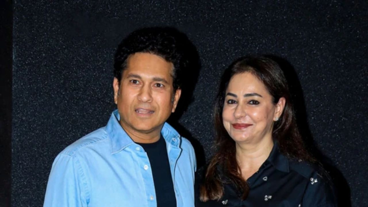 તેંડુલકર અટકનો ઇતિહાસ મહારાષ્ટ્રના સામાજિક અને સાંસ્કૃતિક માળખા સાથે સંકળાયેલ છે. આ અટક 19મી અને 20મી સદીમાં ઉભરી આવી હતી, જ્યારે હિન્દુ સમુદાયો (ખાસ કરીને બ્રાહ્મણો) મુખ્યત્વે સ્થાન, વ્યવસાય અથવા વંશના આધારે અટક રાખવા લાગ્યા હતા. 