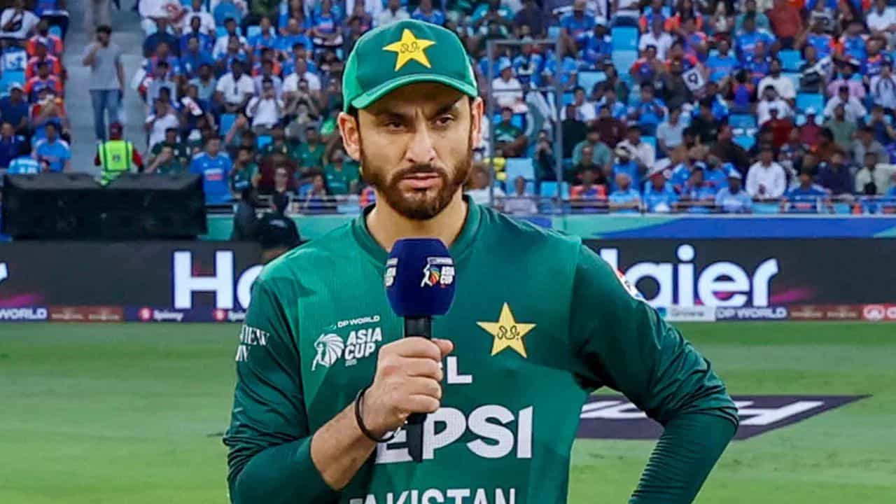 સલમાન આગાએ રવિ શાસ્ત્રી સાથે વાત કરવાનો ઈનકાર કર્યો, ફાઈનલમાં પાકિસ્તાનનો વિવાદાસ્પદ નિર્ણય