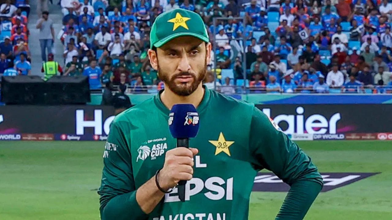 સલમાન આગાએ રવિ શાસ્ત્રી સાથે વાત કરવાનો ઈનકાર કર્યો, ફાઈનલમાં પાકિસ્તાનનો વિવાદાસ્પદ નિર્ણય