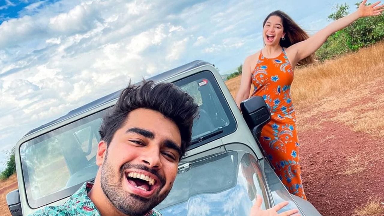 બીજી બાજુ, તેની ઇન્સ્ટાગ્રામ પ્રોફાઇલ બતાવે છે કે તે એક કલાકાર છે. હવે, સિદ્ધાર્થ કેરકરની પ્રોફાઇલ વિશે જેટલી મૂંઝવણ છે, તેટલી જ સારા તેંડુલકર સાથેના તેના સંબંધો વિશે પણ મૂંઝવણ છે.