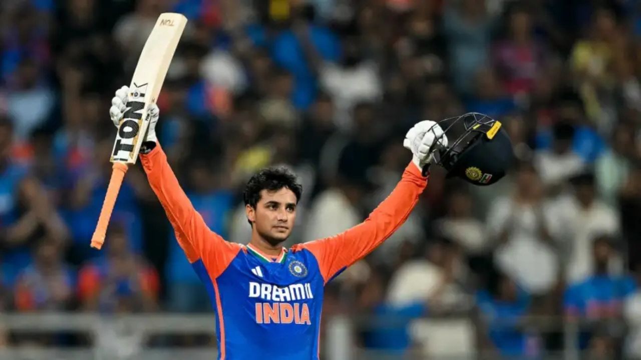 અભિષેક શર્માએ 30.50ની સરેરાશથી 61 રન બનાવ્યા છે, જેનો અર્થ એ છે કે અભિષેકના શાહીન કરતા ઓછા રન છે. શાહીને ટીમ ઈન્ડિયા સામે અણનમ 33 રન અને UAE સામે અણનમ 29 રન બનાવ્યા હતા. 