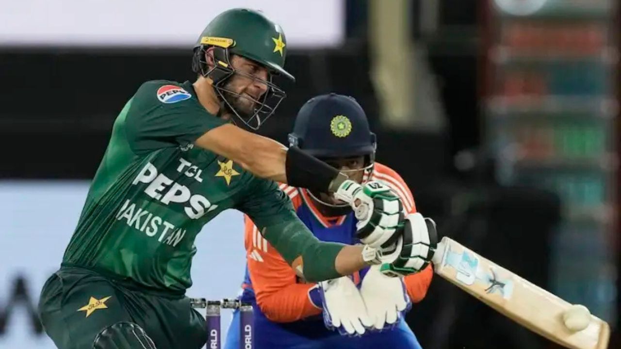 શાહીન આફ્રિદીએ એશિયા કપ 2025માં બોલ સાથે ખાસ સારું પ્રદર્શન કર્યું નથી, પરંતુ તેની બેટિંગ ચર્ચાનો વિષય બની છે. તેણે આ ટુર્નામેન્ટમાં ત્રણ મેચમાં બેટિંગ કરી છે, અને ત્રણેયમાં અણનમ રહ્યો છે. શાહીને 206થી વધુના સ્ટ્રાઈક રેટથી 64 રન બનાવ્યા છે. 