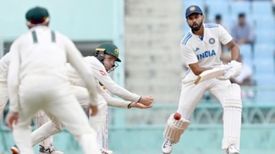 ઈન્ડિયાએ અને ઓસ્ટ્રેલિયા A વચ્ચે 4 દિવસની મેચ સીરિઝ રમાઈ રહી છે. જેના માટે ઈન્ડિયા એનો કેપ્ટન શ્રેયસ અય્યરને બનાવવામાં આવ્યો હતો. પહેલી મેચમાં શ્રેયસ અય્યર કેપ્ટનશીપ કરતા જોવા મળ્યો હતો અને આ મેચ ડ્રો સાથે પૂર્ણ થઈ હતી. હવે રિપોર્ટ સામે આવી રહ્યો છે કે, બીજી મેચમાં કેપ્ટન શ્રેયસ અય્યર બહાર રહેશે. તેના સ્થાને અન્ય ખેલાડી ઈન્ડિયા એની કેપ્ટનશીપ કરતો જોવા મળશે.