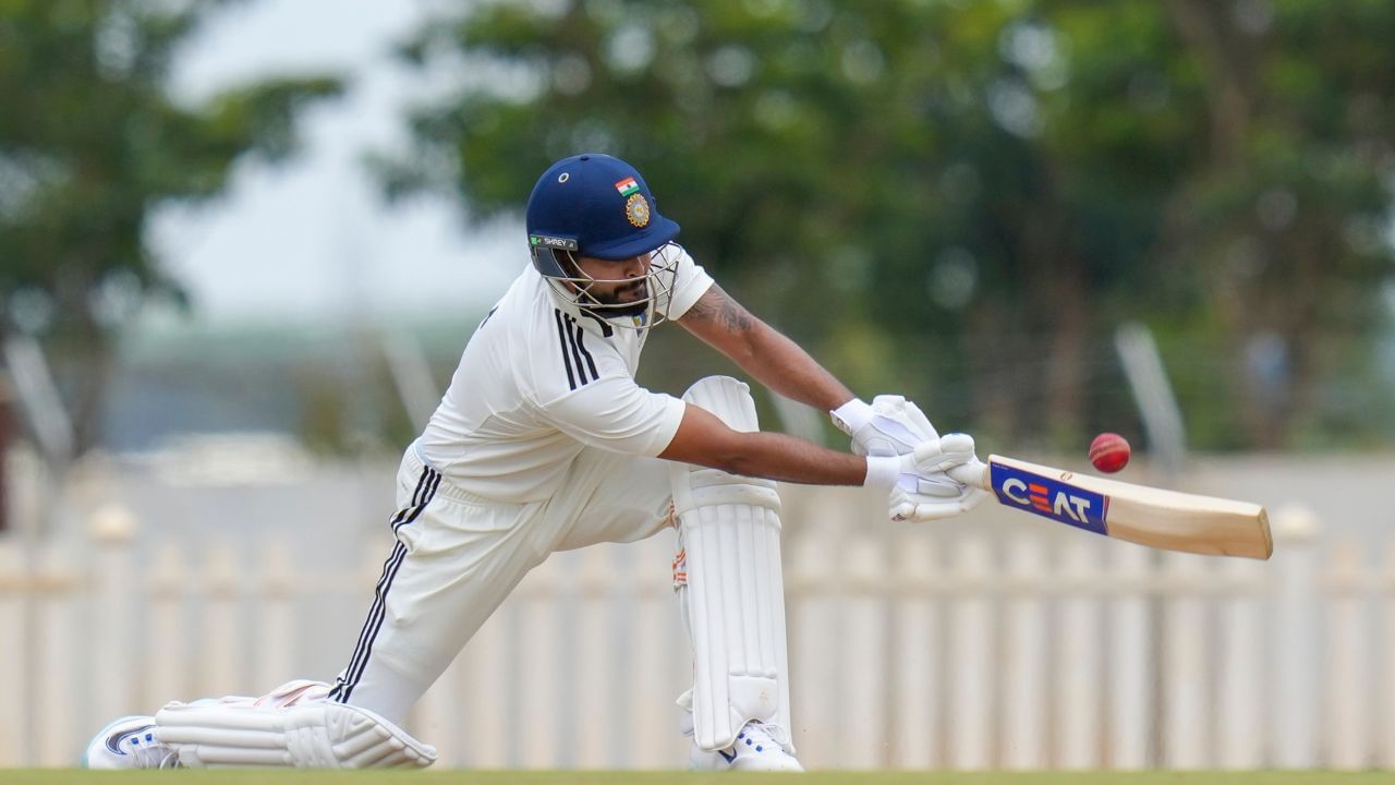 ભારત A અને ઓસ્ટ્રેલિયા A વચ્ચે બીજી અનઓફિશિયલ ટેસ્ટ મેચ 23 સપ્ટેમ્બર, મંગળવારથી લખનૌના એકાના ક્રિકેટ સ્ટેડિયમ ખાતે રમાશે.જ્યારે ધ્રુવ ઝુરેલ વાઈસ કેપ્ટન હશે. 19 સપ્ટેમ્બરના રોજ લખનૌમાં પૂર્ણ થયેલી પહેલી મેચમાં ટીમની કેપ્ટનશીપ કર્યા બાદ લખનૌ થી મુંબઈ પરત આવ્યો હતો.