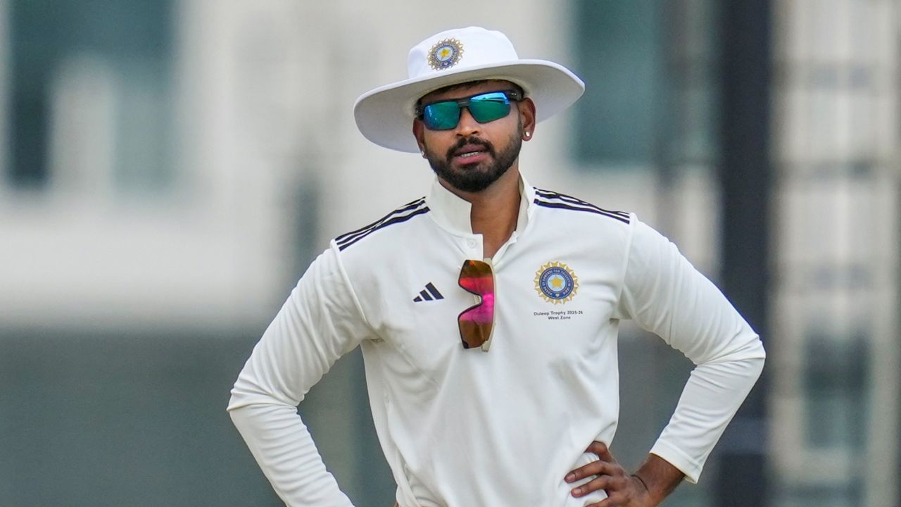  ઈન્ડિયા A ની ટીમ આ પ્રકારે છે. અભિમન્યુ ઈશ્વરન, એન જગદીસન, સાંઈ સુદર્શન, ધ્રુવ જુરેલ, દેવદત્ત પેડિક્કલ, હર્ષ દુબે, આયુષ બડોની, નીતિશ કુમાર રેડ્ડી, તનુષ કોટિયન, પ્રસિદ્ધ કૃષ્ણા, ગુરનુર બરાડ, ખલીલ અહમદ, માનવ સુથાર, યશ ઠાકુર, કે.એલ રાહુલ અને મોહમ્મદ સિરાજ