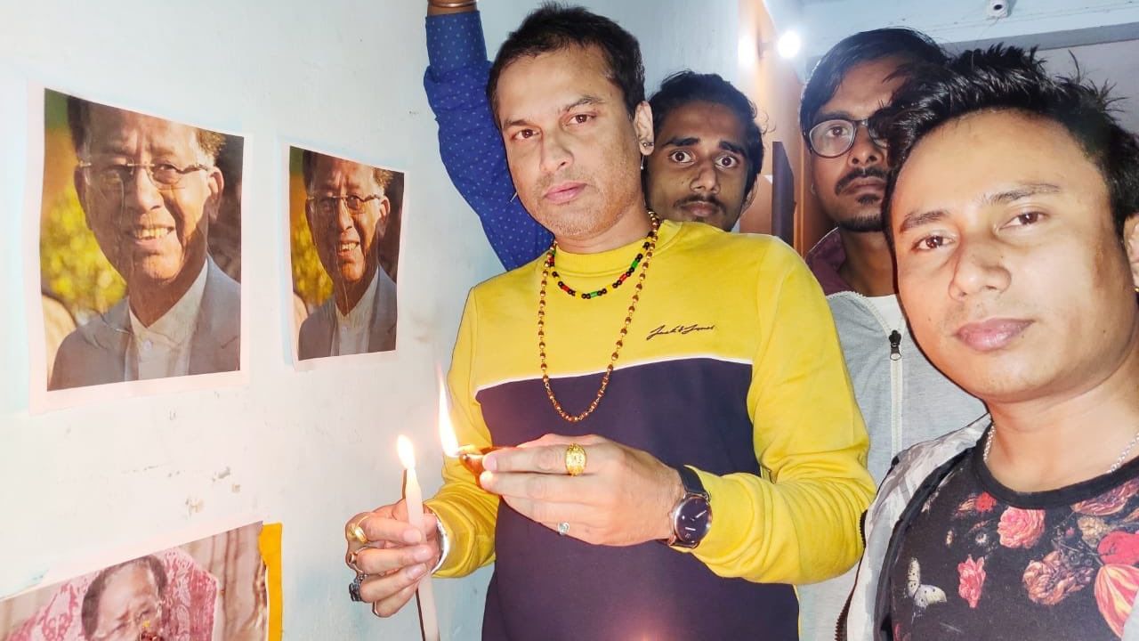 ઝુબીન ગર્ગનો જન્મ 18 નવેમ્બર 1972ના રોજ થયો છે. ઝુબીનની સફર વિશે વાત કરીએ તો, તે માત્ર એક સિંગર જ નહીં, પરંતુ એક અભિનેતા અને લેખક પણ હતા. 18 નવેમ્બના રોજ મેઘાલયમાં જન્મેલા ઝુબીને બંગાળી, હિન્દી, અંગ્રેજી, મલયાલમ, મરાઠી, મિસિંગ, નેપાળી, ઉડિયા અને સંસ્કૃત સહિત લગભગ 40  ભાષાઓમાં ગીતા ગાયા હતા.