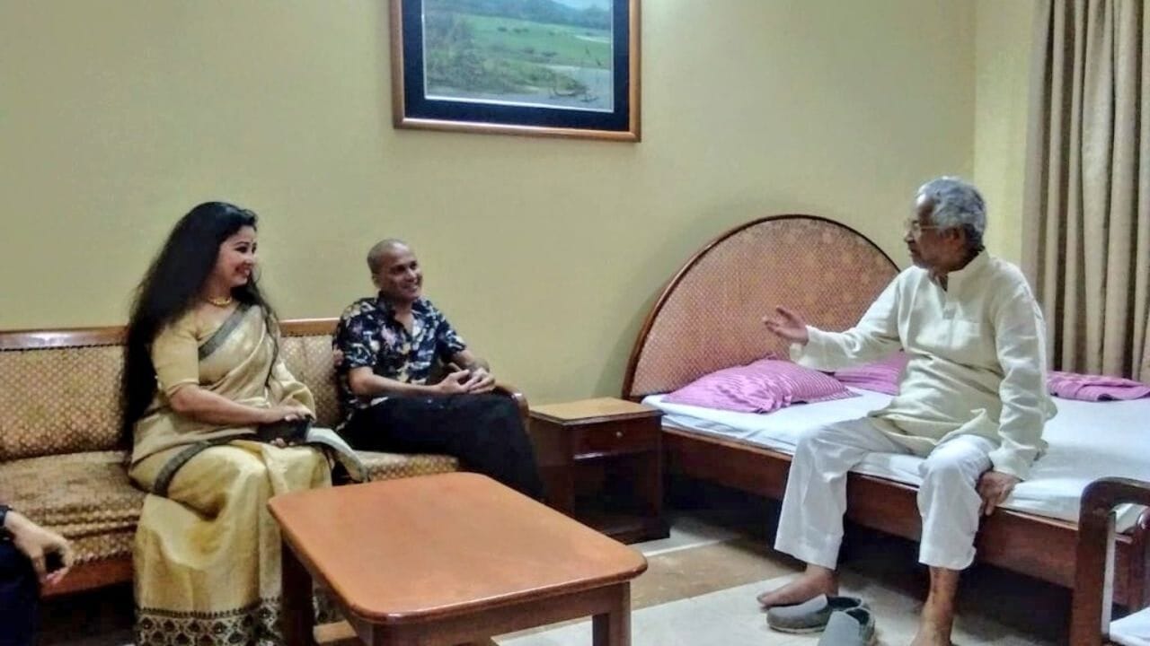  આસામના ફિલ્મ ઉદ્યોગમાંથી ખરાબ સમાચાર આવ્યા છે, જેનાથી બધા ચાહકો ચોંકી ગયા છે. ફેમસ આસામી સિંગર ઝુબિન ગર્ગનું નિધન થયું છે.