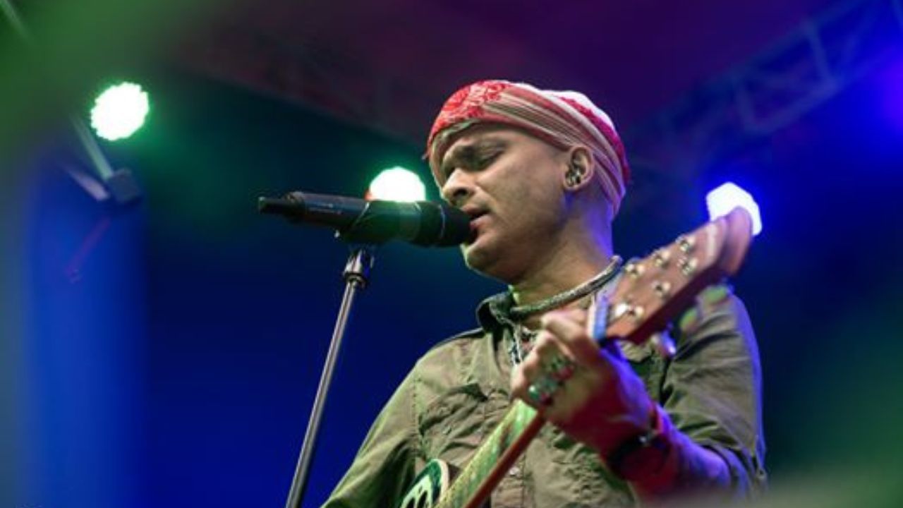  ગર્ગની નાની બહેન જોંગકી બોરઠાકુર એક અભિનેત્રી અને સિંગર હતી જેનું ફેબ્રુઆરી 2002માં સોનિતપુર જિલ્લામાં એક કાર અકસ્માતમાં મૃત્યુ થયું હતું જ્યારે તેઓ તેમના સહ-કલાકારો સાથે સ્ટેજ શો કરવા જઈ રહી હતી. તેમણે 2002માં જોન્કી બોરઠાકુરની યાદમાં શીક્ષુ આલ્બમ રજૂ કર્યું હતું.તેમની બીજી બહેન ડૉ. પામ બોરઠાકુર છે.