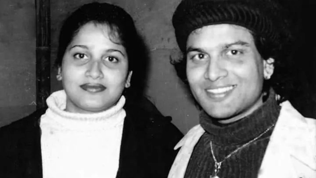  ઝુબીન ગર્ગ તામુલપુર હાયર સેકન્ડરી સ્કૂલમાંથી મેટ્રિકની પરીક્ષા પાસ કરી અને પછી બી. બોરોઆહ કોલેજમાંથી બેચલર ઓફ સાયન્સની ડિગ્રી મેળવી હતી પરંતુ સિંગર તરીકે કારકિર્દી પર ધ્યાન કેન્દ્રિત કરવા માટે તેમણે કોલેજ છોડી દીધી હતી. 