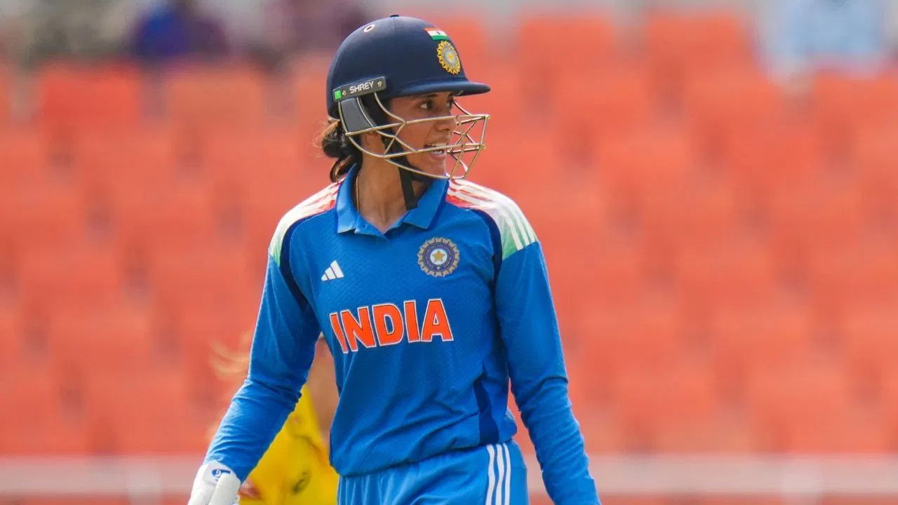 મંધાનાએ 91 બોલમાં 117 રન બનાવ્યા, જેમાં 14 ચોગ્ગા અને ચાર છગ્ગા સામેલ હતા. આ સ્મૃતિની 12મી ODI સદી હતી. સ્મૃતિએ અત્યાર સુધી 107 ODI મેચોમાં 47.48ની સરેરાશથી 4748 રન બનાવ્યા છે, જેમાં 32 અડધી સદીનો સમાવેશ થાય છે. (All Photo Credit : PTI / GETTY)