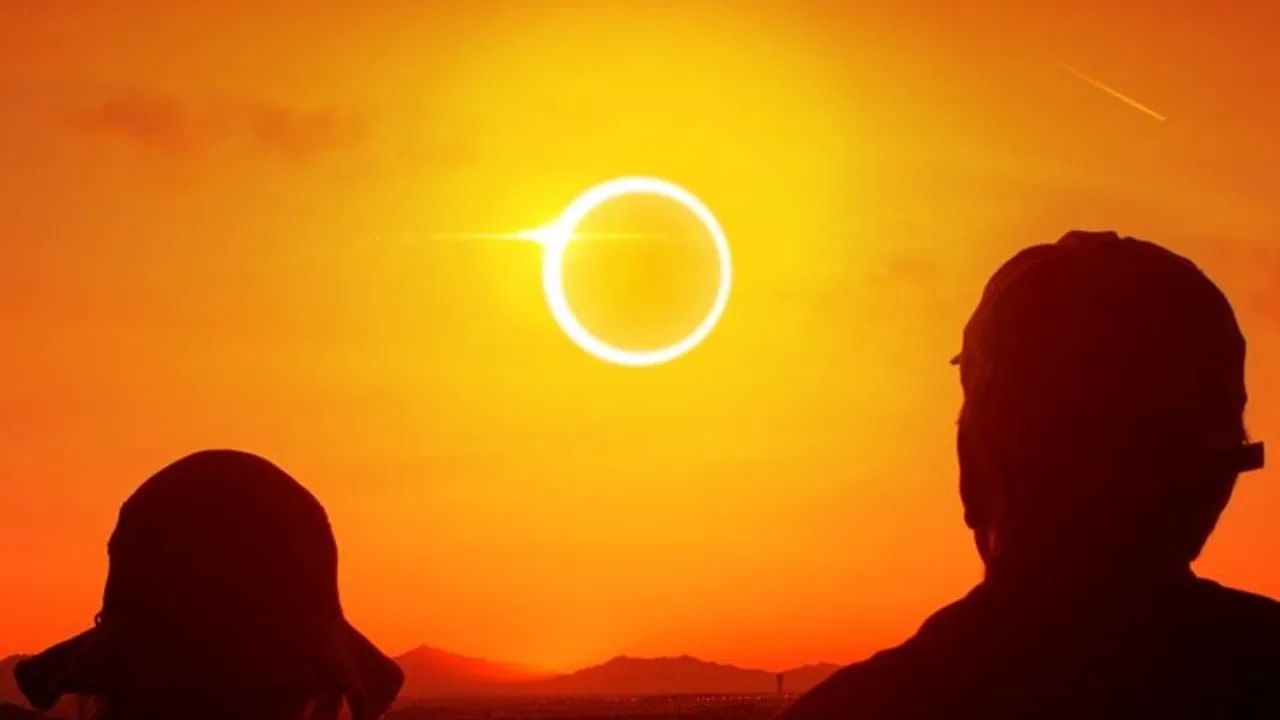 વર્ષનું છેલ્લું સૂર્યગ્રહણ ન્યુઝીલેન્ડ, પૂર્વી ઓસ્ટ્રેલિયા, એન્ટાર્કટિકા અને દક્ષિણ પેસિફિકના કેટલાક ભાગોમાં દેખાશે. તે જ સમયે, ડ્યુનેડિન જેવા સ્થળોએ સૂર્યનો લગભગ 72 ટકા ભાગ ઢંકાયેલો હશે, જેના કારણે સૂર્ય આકાશમાં રહસ્યમય અર્ધચંદ્રાકાર ચમકથી ભરેલો રહેશે.