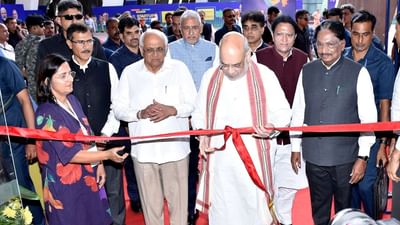 કેન્દ્રીય ગૃહ મંત્રી અમિત શાહે ગાંધીનગર ખાતે “સ્ટાર્ટઅપ કોન્કલેવ-2025”નો પ્રારંભ કરાવતા જણાવ્યું હતું કે, આ કોન્કલેવ વડાપ્રધાન નરેન્દ્રભાઈ મોદીના માઈન્ડ ટુ માર્કેટના વિચારને સાર્થક કરવાનો મંચ સાબિત થશે. વડાપ્રધાનના માર્ગદર્શન હેઠળ છેલ્લા એક દાયકામાં સ્ટાર્ટઅપ્સની સંખ્યામાં 380 ટકાથી વધુના વૃદ્ધિ દર સાથે આજે ભારત વિશ્વની ત્રીજી સૌથી મોટી સ્ટાર્ટઅપ ઇકોસિસ્ટમ અને ડિજિટલ ઇકોસિસ્ટમ બની છે.