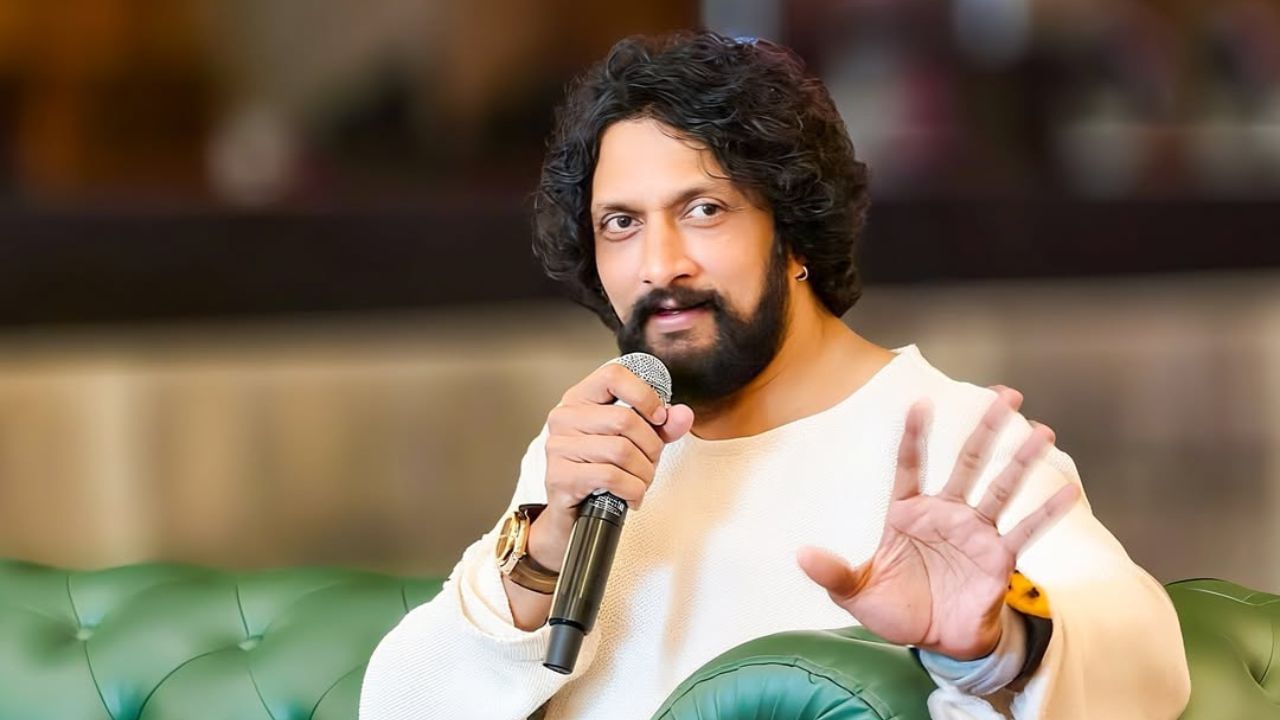  તેમણે બેંગ્લોરની દયાનંદ સાગર કોલેજ ઓફ એન્જિનિયરિંગમાંથી એન્જિનિયરિંગમાં સ્નાતકની ડિગ્રી મેળવી હતી.તેમણે અંડર-17 ક્રિકેટમાં કોલેજનું પ્રતિનિધિત્વ કર્યું હતુ.કિચ્ચા સુદીપએ મુંબઈની રોશન તનેજા સ્કૂલ ઓફ એક્ટિંગમાં અભ્યાસ કર્યો છે.  