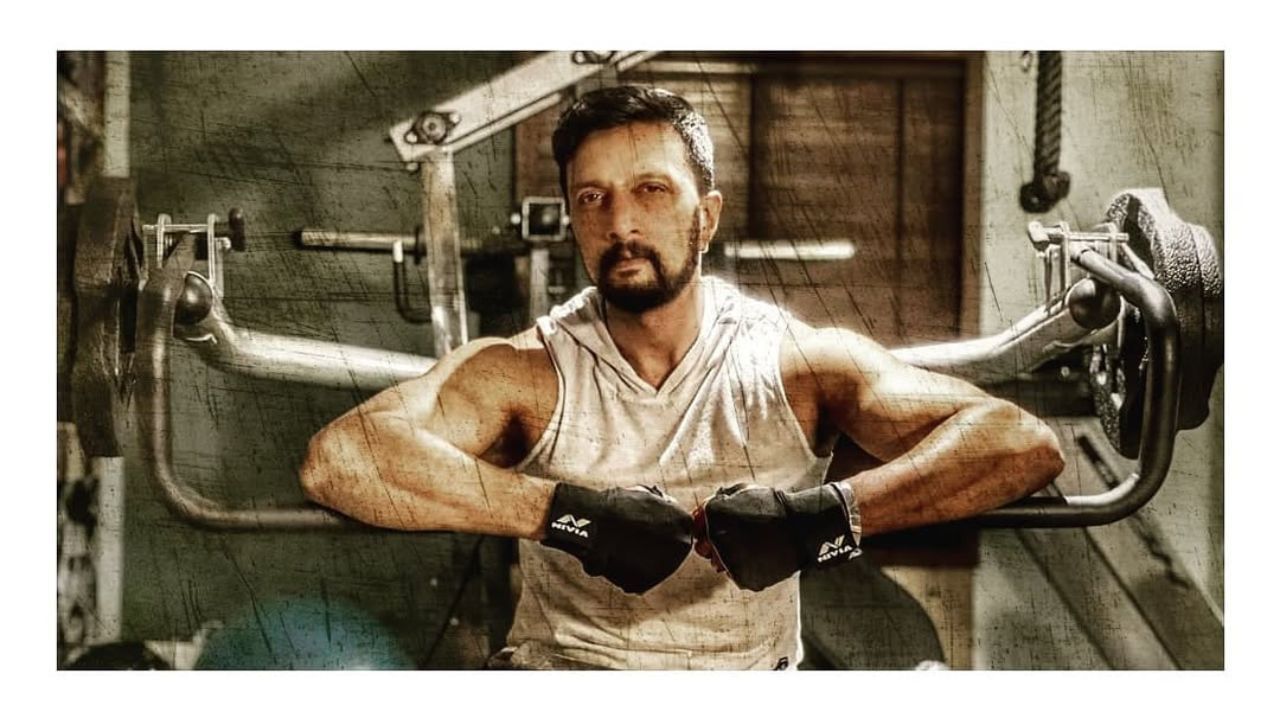 પર્સનલ લાઈફની વાત કરીએ તો, કિચ્ચા સુદીપની પત્નીનું નામ પ્રિયા રાધાકૃષ્ણ છે. તેમના લગ્ન 2001માં થયા હતા. કિચ્ચાને એક પુત્રી છે જેનું નામ સાનવી છે.