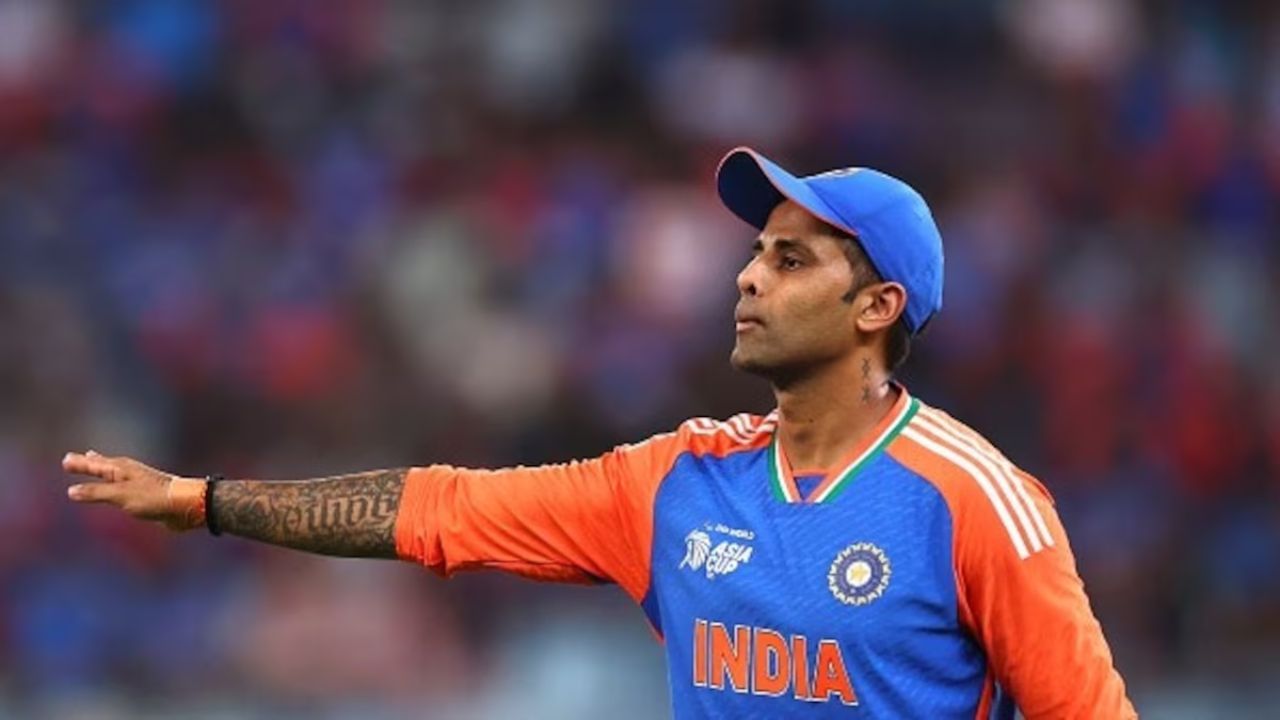 ભારતીય ટીમે 14 સપ્ટેમ્બરના રોજ દુબઈ ઇન્ટરનેશનલ સ્ટેડિયમમાં પાકિસ્તાન સામે એશિયા કપ 2025 ની પોતાની પહેલી મેચ રમી હતી. ભારતીય ટીમે પણ શાનદાર પ્રદર્શન કર્યું અને મેચ જીતી લીધી. મેચ પછીના પ્રેઝન્ટેશનનો ભાગ રહેલા સૂર્યકુમાર યાદવે આ જીત ભારતીય સેના અને પહેલગામ હુમલાના પીડિતોને સમર્પિત કરી. હવે, ફાઇનલ પછી, સૂર્યાએ ભારતીય સેના અંગે એક મહત્વપૂર્ણ નિર્ણય લીધો છે.