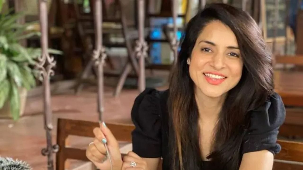 કારણ કે તેના પતિને કામને કારણે ઘણી મુસાફરી કરવી પડતી હતી. તે લાંબા સમય સુધી વિદેશમાં રહેતો હતો. સિમ્પલ તેની ગેરહાજરીને યાદ કરતી હતી.