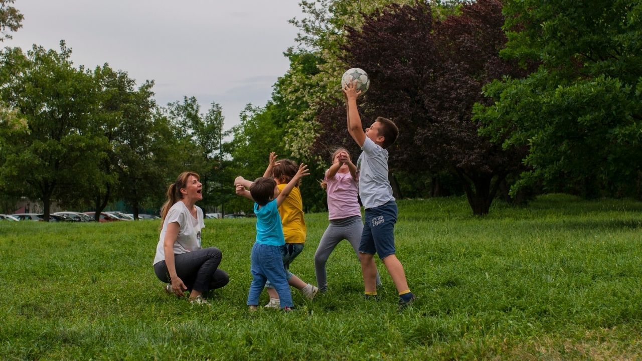 પરિણામે, સરકારે લોકોને બાળકો પેદા કરવા માટે પ્રોત્સાહિત કરવાનું શરૂ કર્યું છે. ઘણી સરકારી યોજનાઓની જાહેરાત કરવામાં આવી છે, જેમાં એક બાળક માટે આશરે 3 લાખ રૂપિયા અને જોડિયા બાળકો માટે 6 લાખ રૂપિયાનું પ્રોત્સાહન આપવામાં આવે છે.