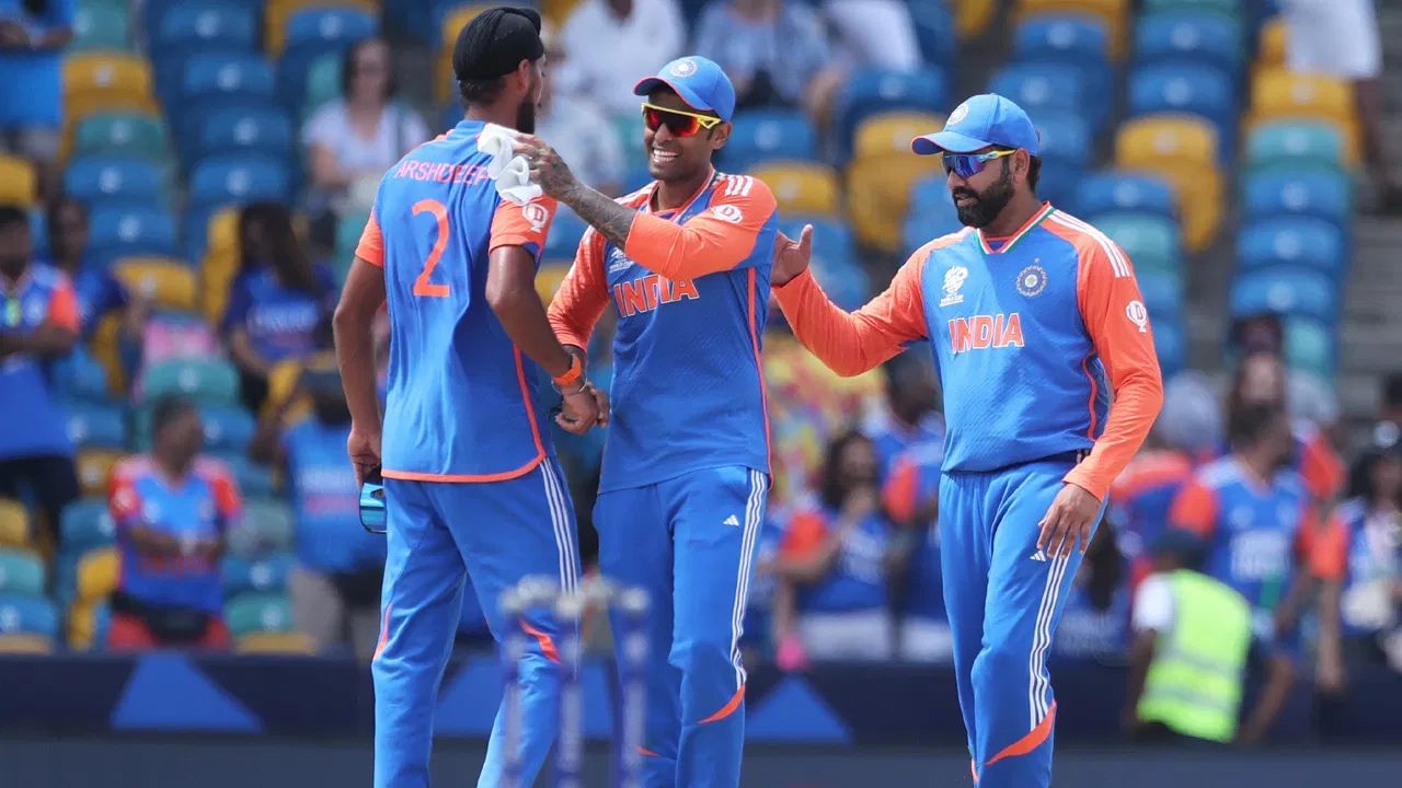 દુબઈ ઈન્ટરનેશનલ સ્ટેડિયમમાં યોજાનારી આ મેચમાં કોનો હાથ ઉપર છે? આ મેચ જીતવાના ચાન્સ કોના વધુ છે? આ બધા સવાલોના જવાબ જાણવા બંને ટીમો આંકડા સમજવા પડશે. 