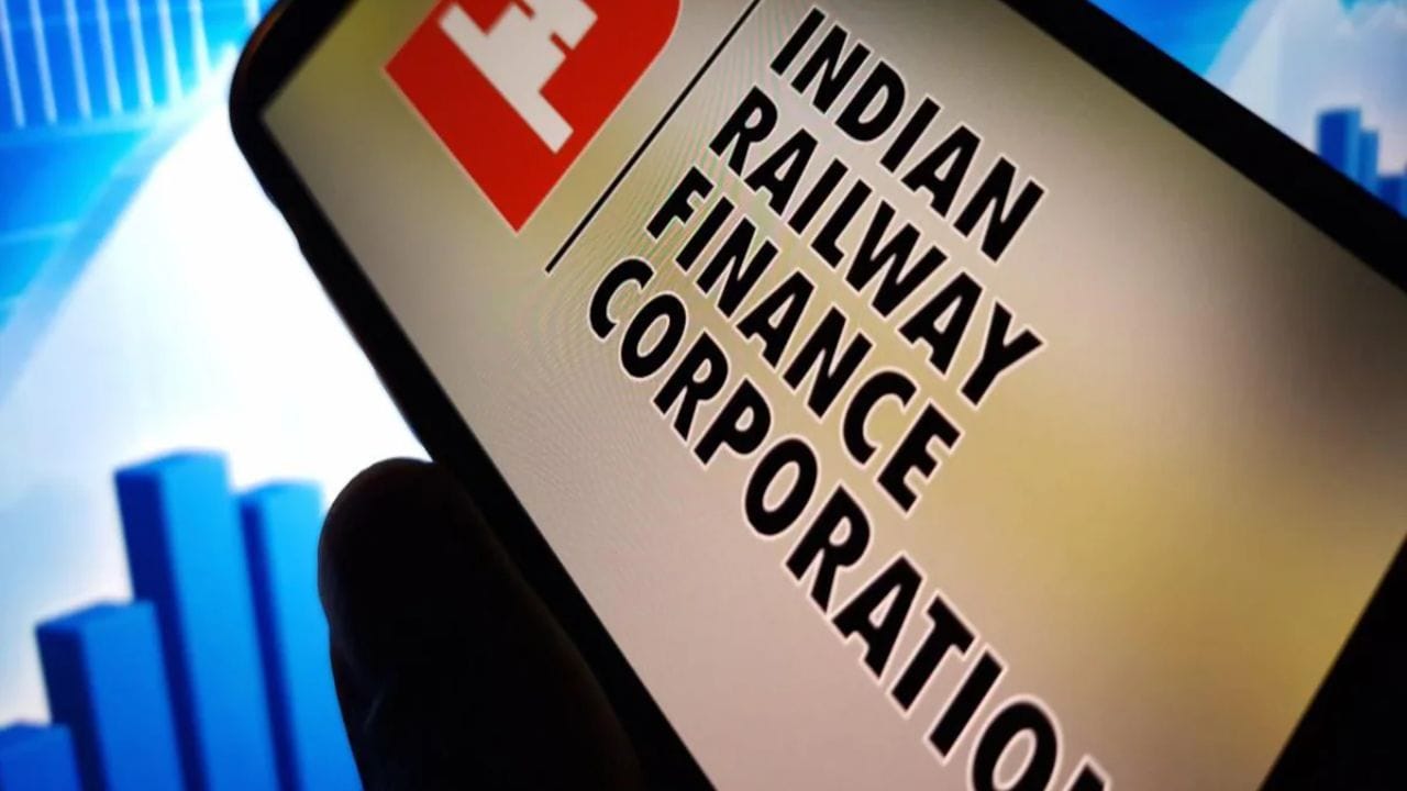 IRFC બજારમાંથી જે ફંડ એકત્ર કરે છે તે પૈસા ટ્રેનો, એન્જિનો, ડબ્બાઓ અને પાટા ખરીદવા અથવા બનાવવાની પ્રક્રિયામાં વાપરે છે. જ્યારે IRFC આ સંપત્તિ ખરીદી લે છે, તે પછી તેને રેલવેને લીઝ પર આપે છે. રેલવે પછી દર વર્ષે તેનો ભાડું ચુકવે છે. આ ભાડાને લીઝ રેન્ટલ કહેવામાં આવે છે.