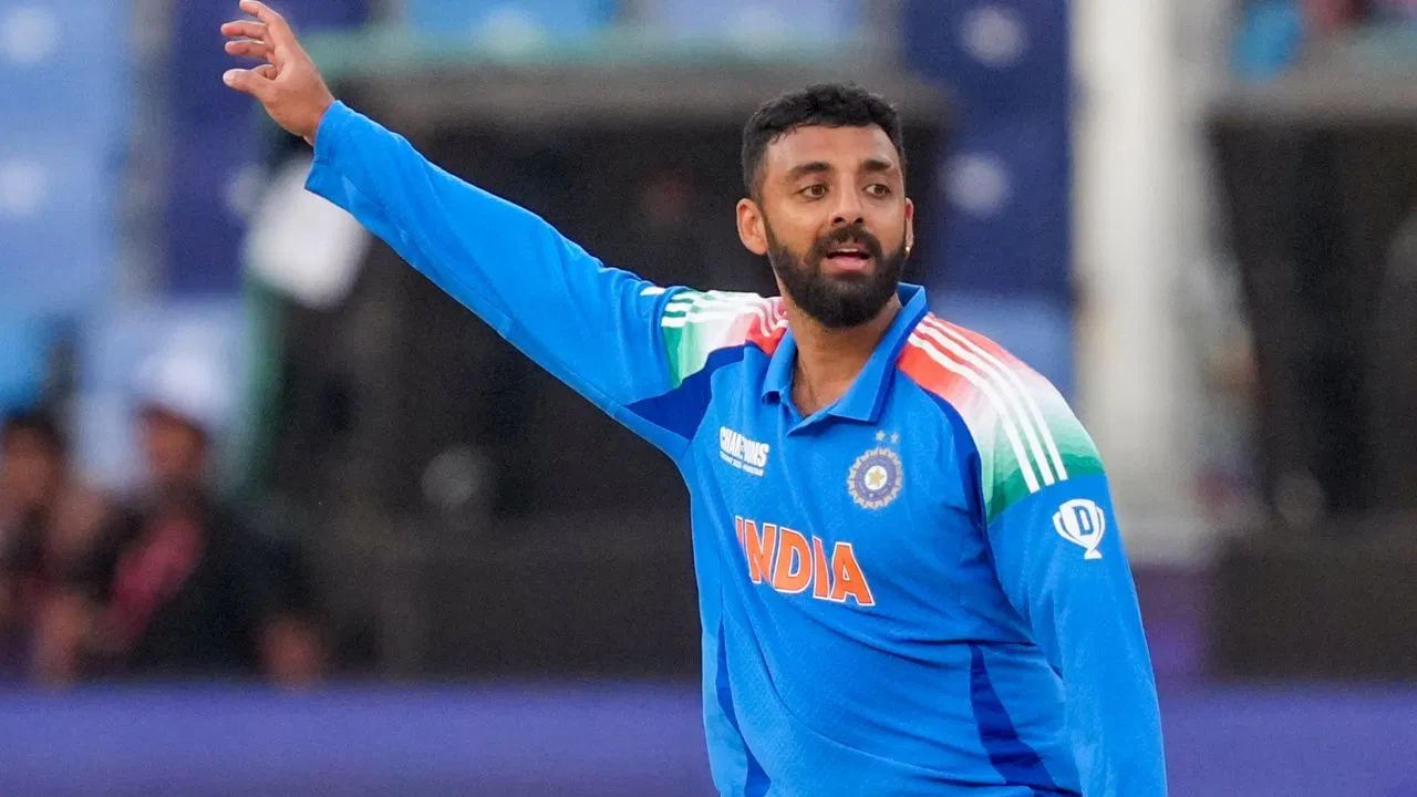 733 પોઈન્ટ સાથે વરુણ ચક્રવર્તી બોલરોના રેન્કિંગમાં ટોચ પર પહોંચી ગયો છે.