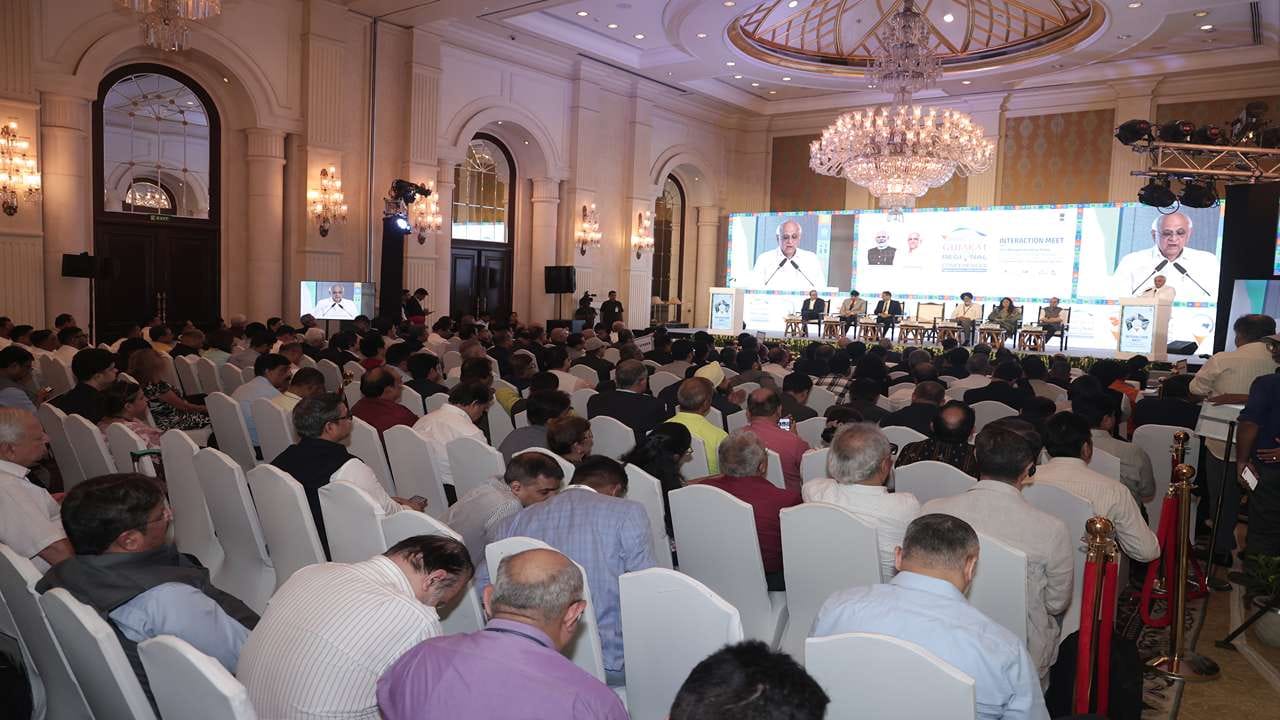 દિલ્હીમાં વાઇબ્રન્ટ ગુજરાત રિજનલ કોન્ફરન્સીસના પ્રમોશન કરતા મુખ્યમંત્રીએ કહ્યું કે, ટ્રેડ એન્ડ ટ્રેડિશન, કોમર્સ એન્ડ કલ્ચર, ઇન્ડસ્ટ્રી એન્ડ એન્ટરપ્રિન્યોરશિપનો સંગમ ધરાવતું વાઇબ્રન્ટ ગુજરાત વડાપ્રધાન નરેન્દ્રભાઈ મોદીની પ્રેરણાથી, વાઇબ્રન્ટ સમિટના માધ્યમથી, દેશના વિકાસનું ગ્રોથ એન્જિન બની ગયું છે.  તેમણે 2003માં વાઇબ્રન્ટ ગુજરાત ગ્લોબલ ઇન્વેસ્ટર્સ સમિટની શરૂઆતનો જે વિચાર આપ્યો હતો તે રાજ્યના સર્વગ્રાહી વિકાસ માટે ગેમ ચેન્જર સાબિત થયો છે. 