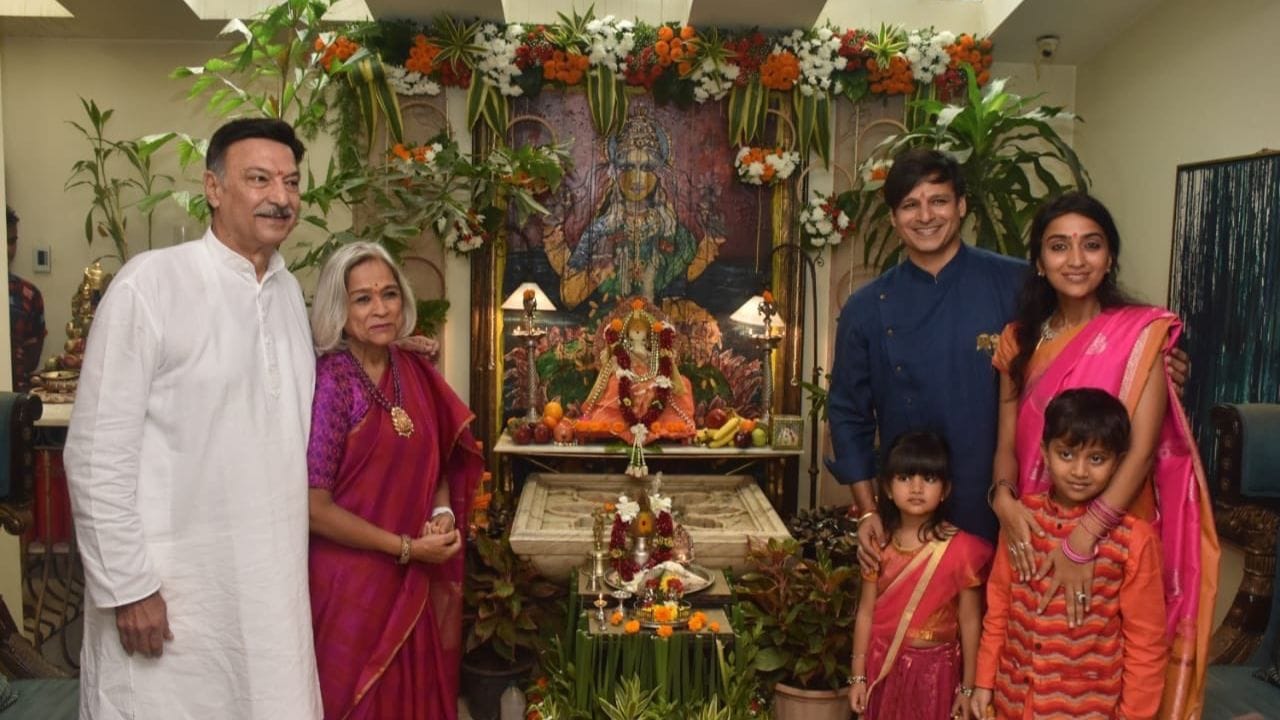 ઓબેરોય પત્ની પ્રિયંકા સાથે લગ્ન કર્યા છે.ઓબેરોયે બેંગ્લોરમાં કર્ણાટકના મંત્રી જીવરાજ અલ્વાની પુત્રી પ્રિયંકા અલ્વા સાથે લગ્ન કર્યા હતા. આ દંપતીને એક પુત્ર અને એક પુત્રી છે.